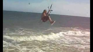 preview picture of video 'Kitesurfing Mui Ne Vietnam'
