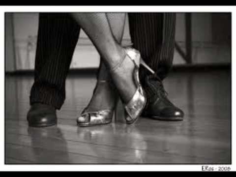 BERNIY CHANTE  LA  FOULE    D EDITH PIAF