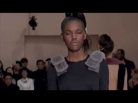 PRADA FALL WINTER 2015 WOMENSWEAR SHOW