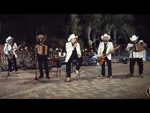 Intrusso Del Nuevo Leon x Los Traileros De Norte - Popurrí Trailero (En Vivo)