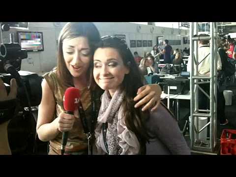 Evelina Sašenko dainuoja su Ukrainos žurnaliste