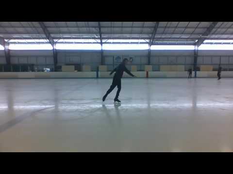 Figure Skating and compulsory figures / and THIS is how you do an outside loop