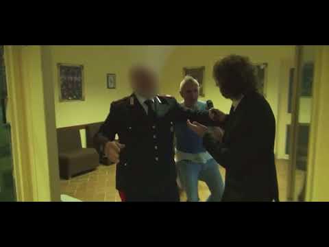 Pregiudicato aggredisce e minaccia di morte giornalista in caserma Carabinieri Foligno