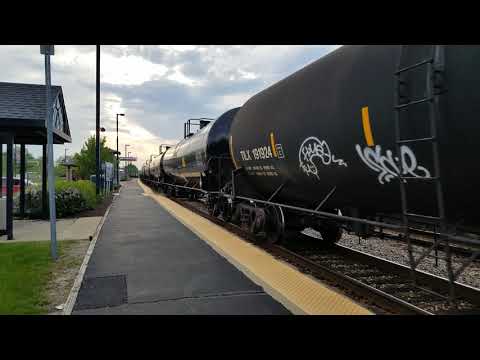 CP 7020 leads CP 650 past Wood Dale