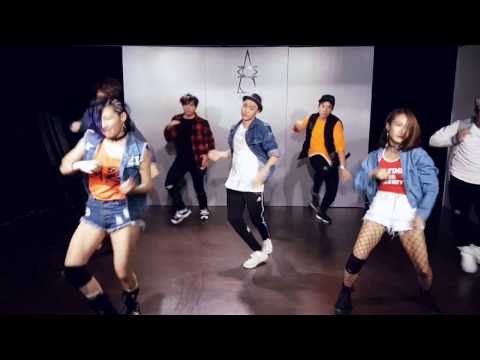 download lagu mp3 mp4 Move Your Feet Dance, download lagu Move Your Feet Dance gratis, unduh video klip Move Your Feet Dance