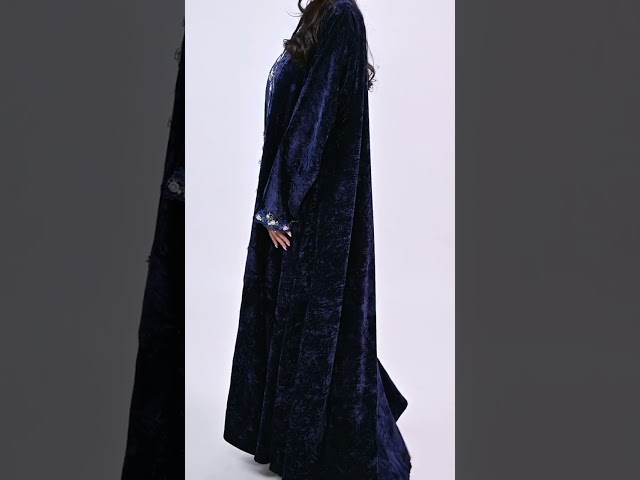 عباية مخمل مكسر بكلفة من الامام