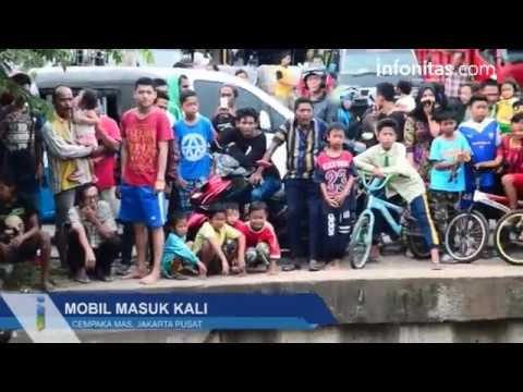 Panik Menghidari Motor, Mobil Masuk Kali Panik Menghidari Motor, Mobil Masuk Kali
