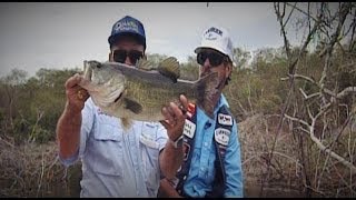 preview picture of video 'Trophy Bass fishing at Lake la Salto with bass Master Champion  Ken Cook'