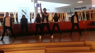 Ektor Pan - What About Love ( Live @ Ikea Río Shopping )