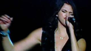 Selena Gomez covers &quot;Hot N Cold&quot; by Katy Perry