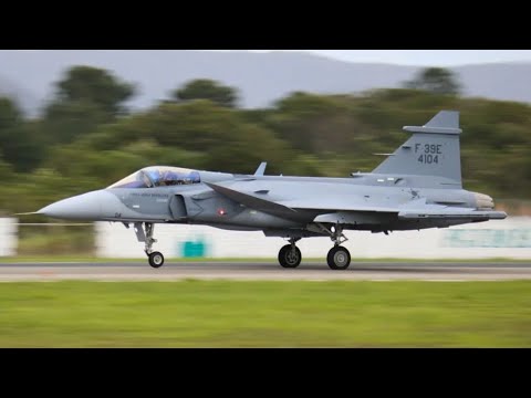 Decolagem dos Caças Gripen no Aeroporto de Navegantes