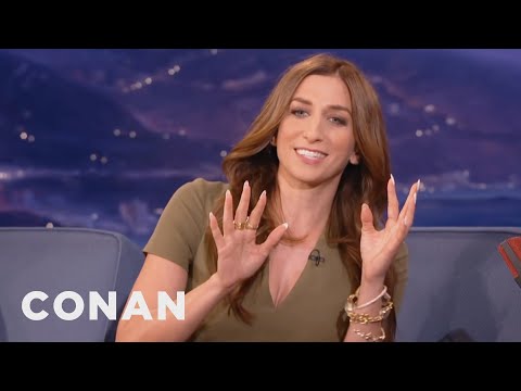 チェルシー・ペレッティ、インターネット・トロールにリアルで遭遇 - CONAN on TBS (Chelsea Peretti Met An Internet Troll IRL - CONAN on TBS)
