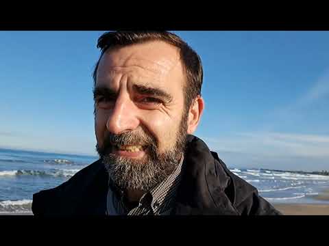 What's wrong with the house 🏠 market in Italy 🇮🇹 Beautiful day on the beach in Barletta, Apulia