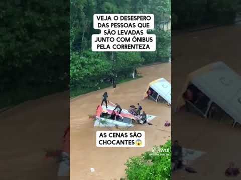 Rio grande do Sul Santa Catarina o sofrimento dessas pessoas no ônibus a correnteza leva 😧😓🥺🥺