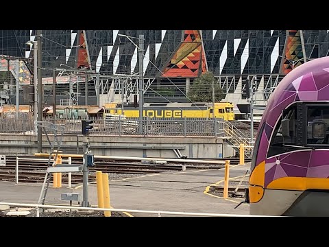 QUBE G532 Passes Through Southern Cross Station to Kilmore East - Apex Quarry Train