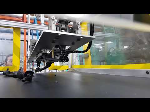 Robot EOAT Pickup with Auto Gate Cut Function
