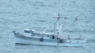 preview picture of video 'Shrimp Boat Lady Lisa Pulling Net'