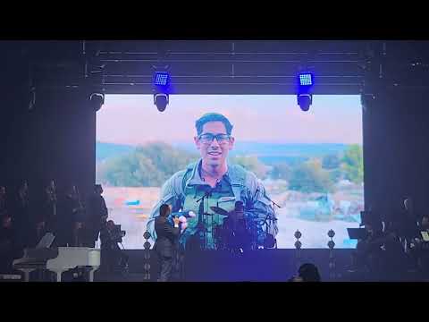 Yaakov Shwekey sings Im Eshkachech Yerushalem with IDF soldier Shlomo  Lipman at Zaka Unity Concert