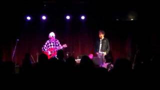 Robyn Hitchcock sings Queen Elvis