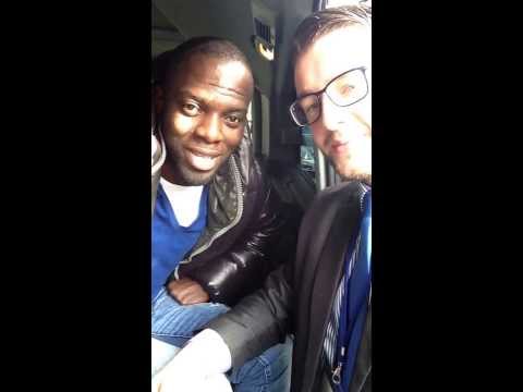 Hans Sarpei erzählt selbst einen Witz // Wette eingelöst