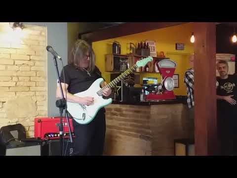 #911 | Faíska Borges 》Beckiana em #concepçãoguitarra