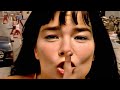 björk : it's oh so quiet [surrounded]