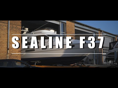 SEALINE F37 - Launching the boat into the water