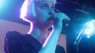 Molly Nilsson - A Song They Won&#39;t Be Playing... (Live @ London Fields Brewhouse, London, 10/08/13)