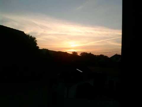 Saw feat. Manuellsen - Wir halten durch