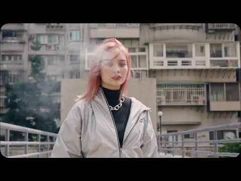 Dizparity - 琥珀色的夢 Amber Dream feat. 王艷薇 Evangeline Wang (Official Video)