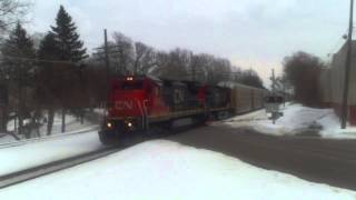 preview picture of video 'CN Train thru Holly, Michigan'