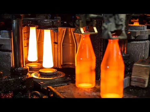 Part of a video titled COMO se HACEN las BOTELLAS de VIDRIO - YouTube