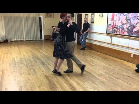 Tango 103: La Media Luna