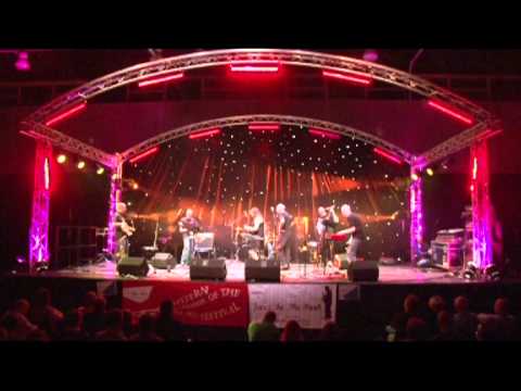 Mike Harries' Root Doctors perform ' Goin' to Louisiana' at Pontypool Jazz Festival, 2010.mov