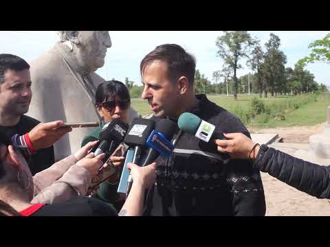 - Detalles de la escultura del Papa Francisco | Artista Rubén Darío Marcoff