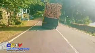 Download lagu TRUK UMPLUNG MENOLAK PUNAH mp3