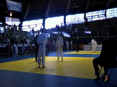 italiajudo.com_camp ita cadetti 2011 - Finale 52kg - Fiora vs Raia.flv