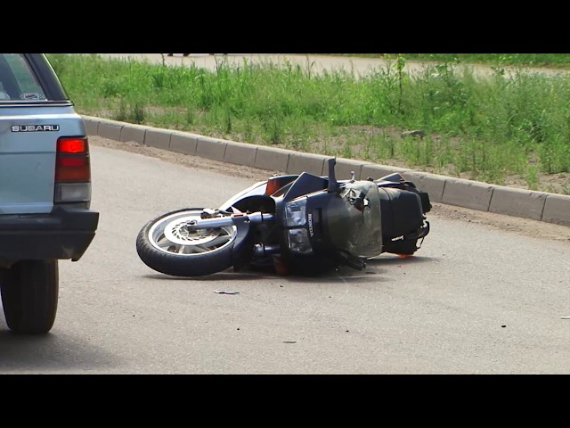 Автоледи сбила байкера