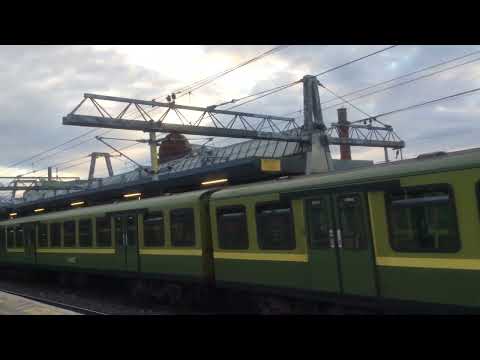 8121/8321/8116/8316/8130/8330 leaves Platform 6, Dublin Connolly (Dublin) (07/08/2023)