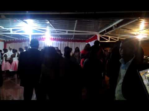 Dj Licinho aquece salão do Eliseu