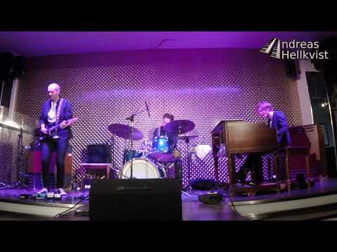 Party jazz for New year's eve! Andreas Hellkvist Trio - Just Flowin'