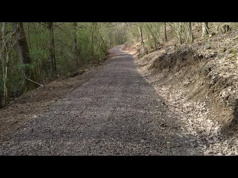 Achate vom Waldweg Teil 1: Auch auf Waldwegen kann man bei Idar-Oberstein Achate finden.