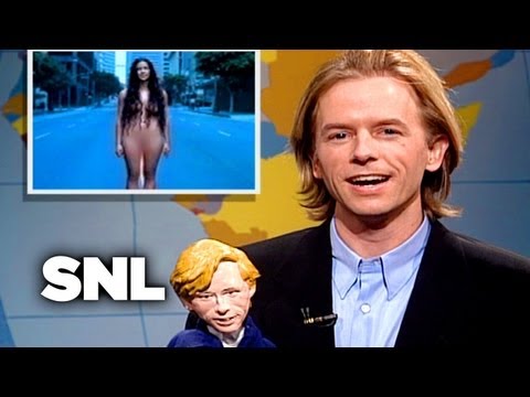 Hollywood Minute with David Spade's Puppet - Saturday Night Live