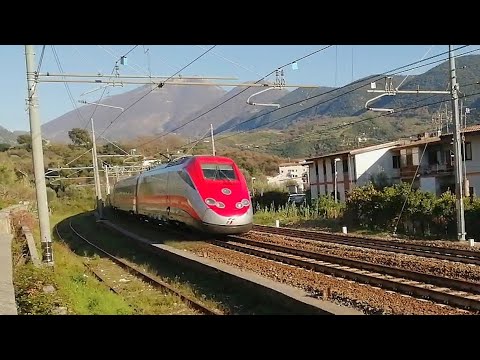 Frecciarossa 9583 Torino Porta Nuova - Reggio Calabria Centrale transita da Sapri il 18/03/2023.