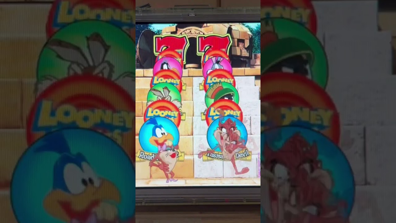 Shorts ルーニー・テューンズ
