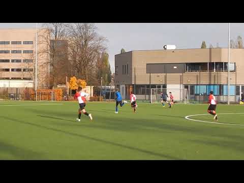 PVCV valt aan, PVC te traag terug, maar buitenspel gefloten.