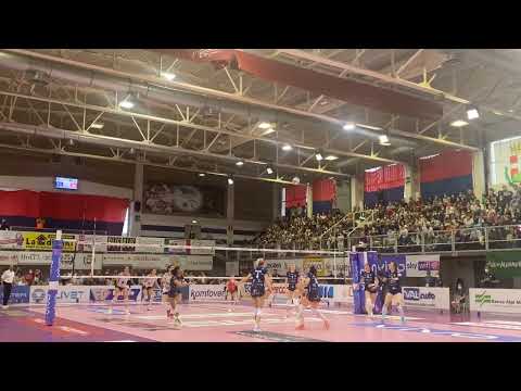 Volley, finale terzo set Lpm Bam Mondovì - Macerata: 21-25. Set: 2-1.