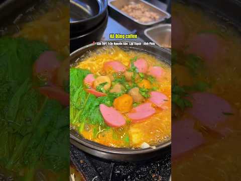 On the second day of Tet, I'm craving spicy noodles with a level 0.5 spiciness rating. This resta...