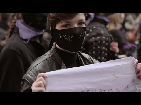 Bande-annonce du film We Are Coming : Chronique d'une révolution féministe - Réalisation Nina Faure Les Films des Deux Rives