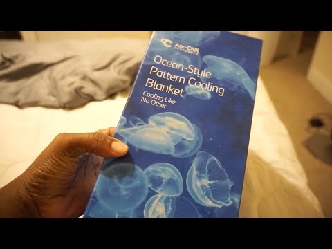 I Tried a COOLING BLANKET For Summer 😏
